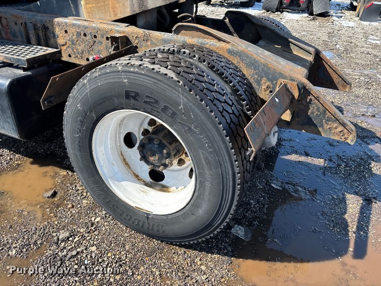 image for item YA2340 2009 Kalmar 4x2 yard truck