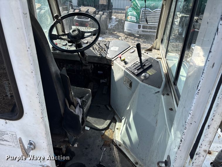 image for item YA2351 2009 Kalmar 4x2 yard truck