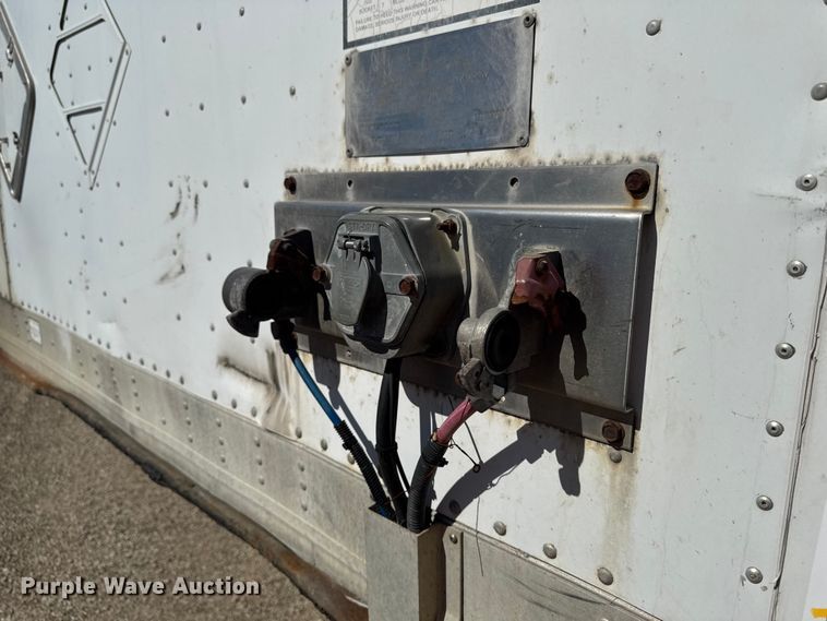 image for item YA2353 2004 Great Dane dry van trailer