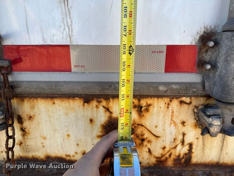 image for item YA2353 2004 Great Dane dry van trailer