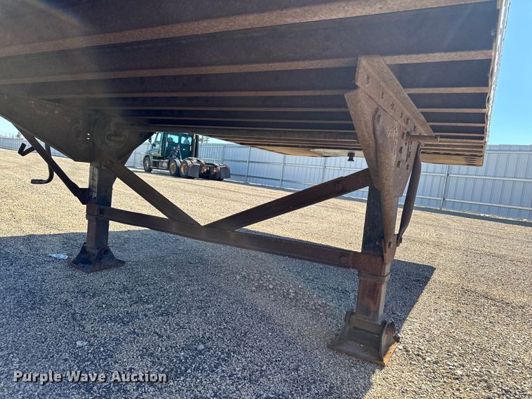 image for item YA2353 2004 Great Dane dry van trailer