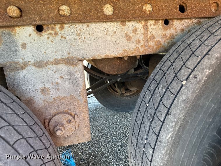 image for item YA2353 2004 Great Dane dry van trailer