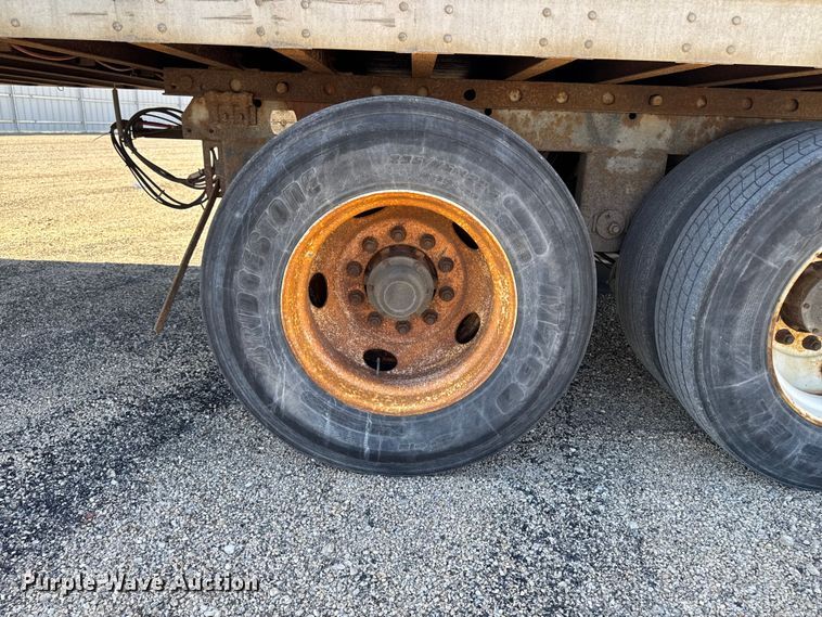 image for item YA2353 2004 Great Dane dry van trailer