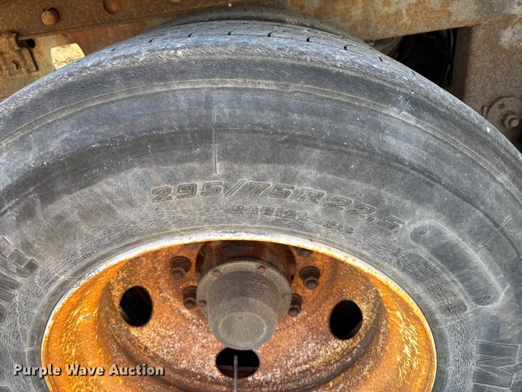 image for item YA2353 2004 Great Dane dry van trailer