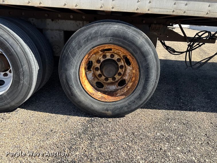 image for item YA2353 2004 Great Dane dry van trailer