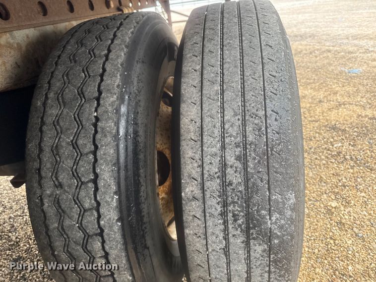 image for item YA2355 2004 Great Dane Trailers 7411TP101A dry van trailer