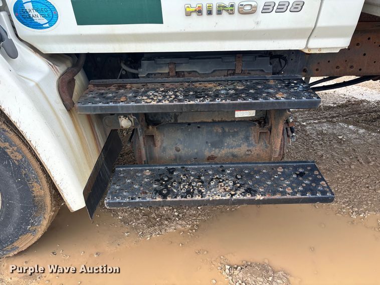 image for item YA2356 2013 Hino 338 box truck