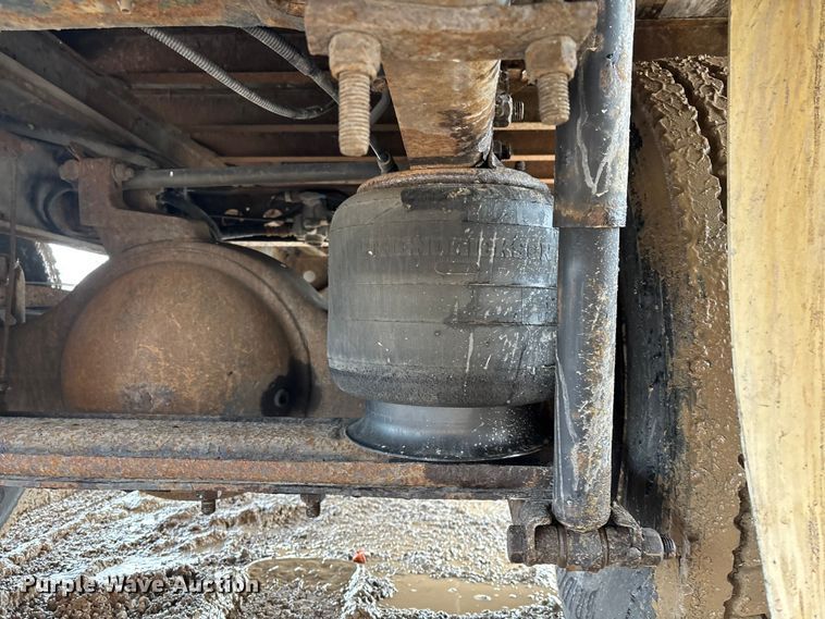 image for item YA2356 2013 Hino 338 box truck