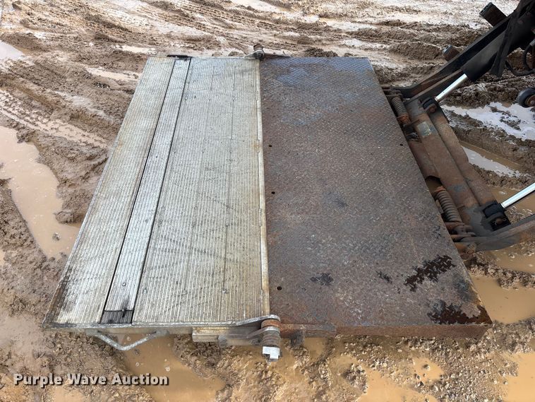 image for item YA2356 2013 Hino 338 box truck