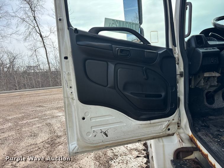 image for item YA2356 2013 Hino 338 box truck