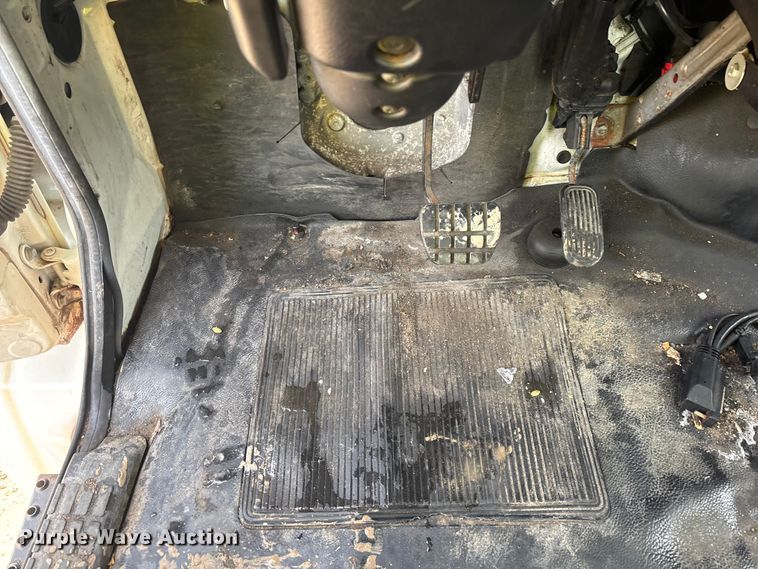 image for item YA2356 2013 Hino 338 box truck