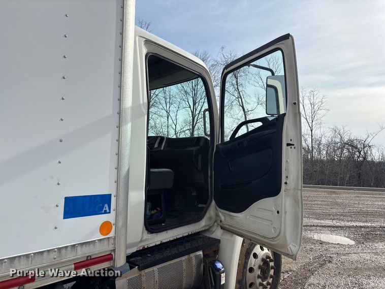 image for item YA2356 2013 Hino 338 box truck