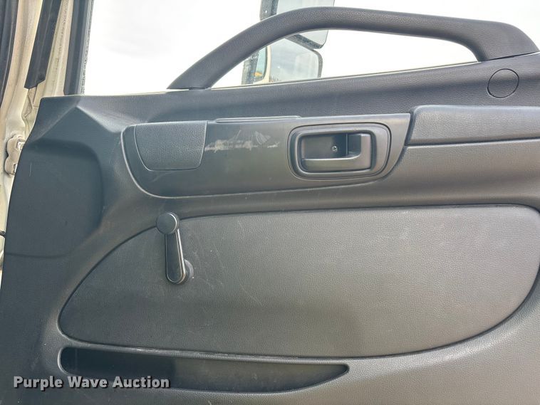 image for item YA2356 2013 Hino 338 box truck