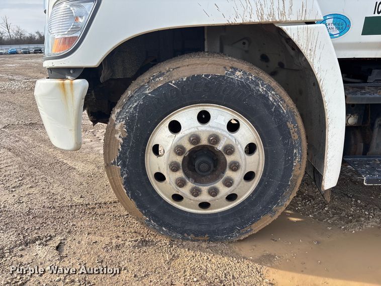 image for item YA2356 2013 Hino 338 box truck