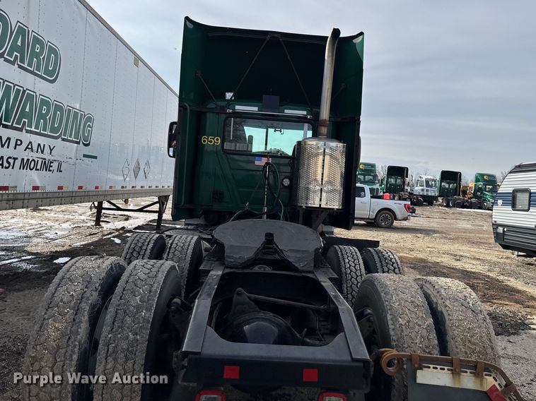 image for item YA2357 2016 Mack CXU613 semi truck