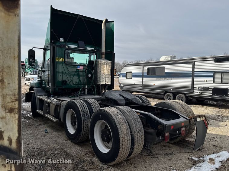 image for item YA2357 2016 Mack CXU613 semi truck