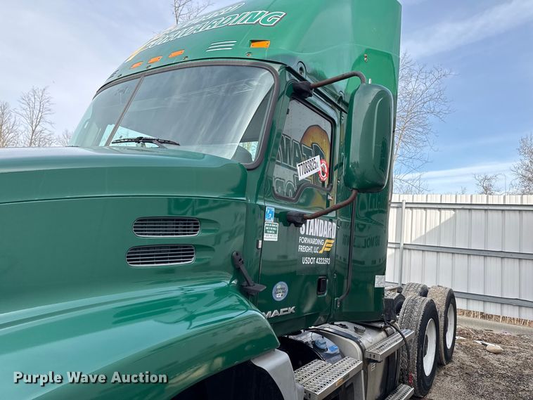 image for item YA2357 2016 Mack CXU613 semi truck