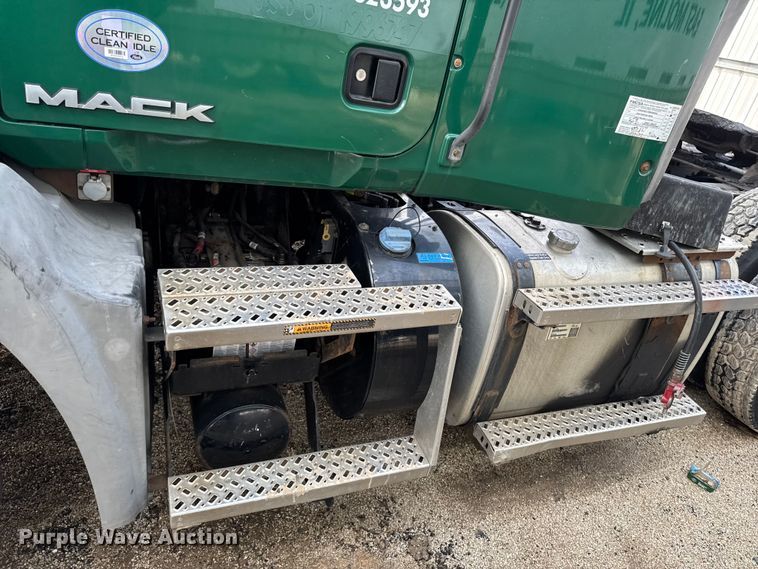 image for item YA2357 2016 Mack CXU613 semi truck
