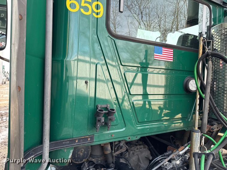 image for item YA2357 2016 Mack CXU613 semi truck