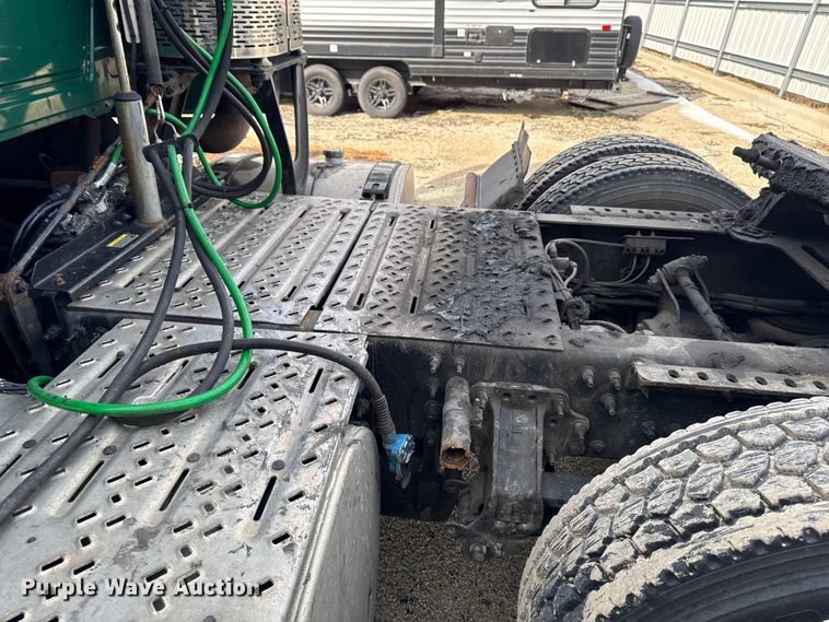 image for item YA2357 2016 Mack CXU613 semi truck