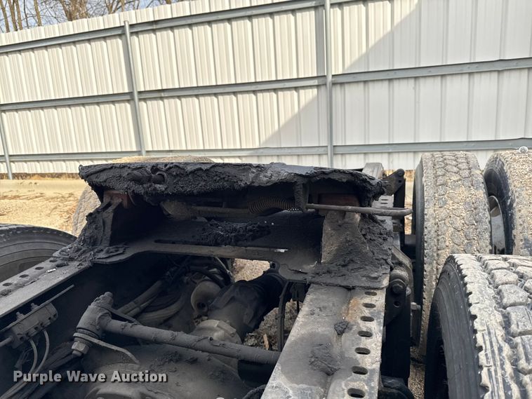 image for item YA2357 2016 Mack CXU613 semi truck