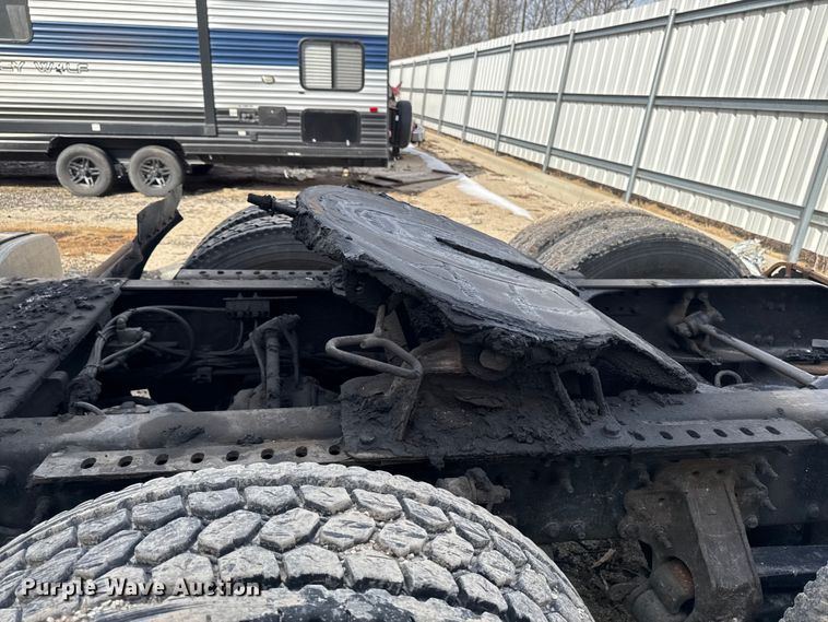 image for item YA2357 2016 Mack CXU613 semi truck