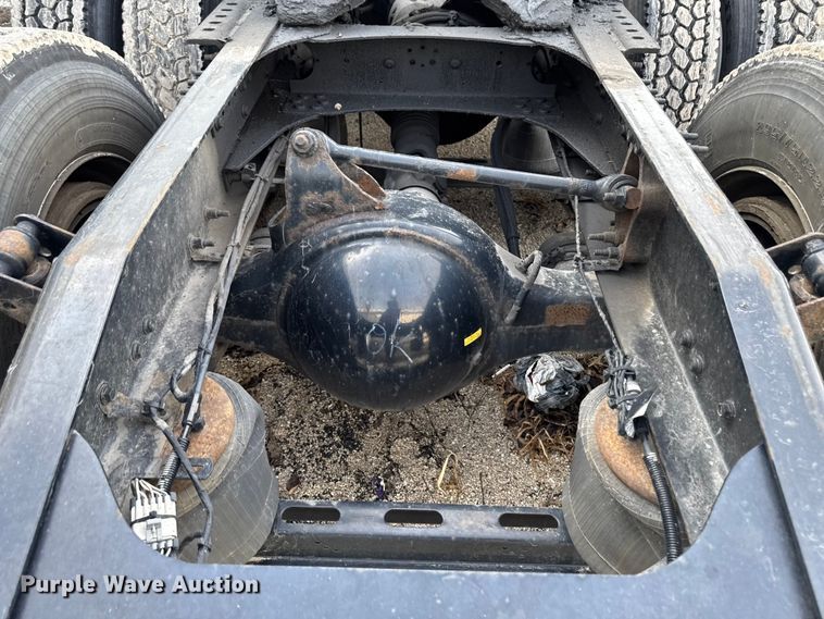 image for item YA2357 2016 Mack CXU613 semi truck