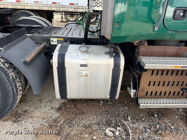 image for item YA2357 2016 Mack CXU613 semi truck