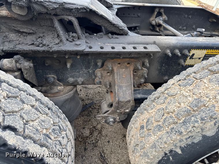 image for item YA2357 2016 Mack CXU613 semi truck