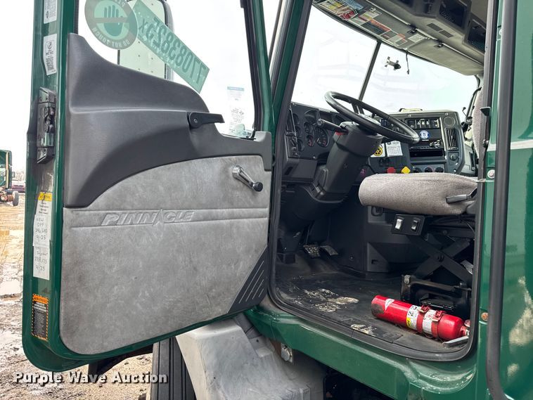 image for item YA2357 2016 Mack CXU613 semi truck