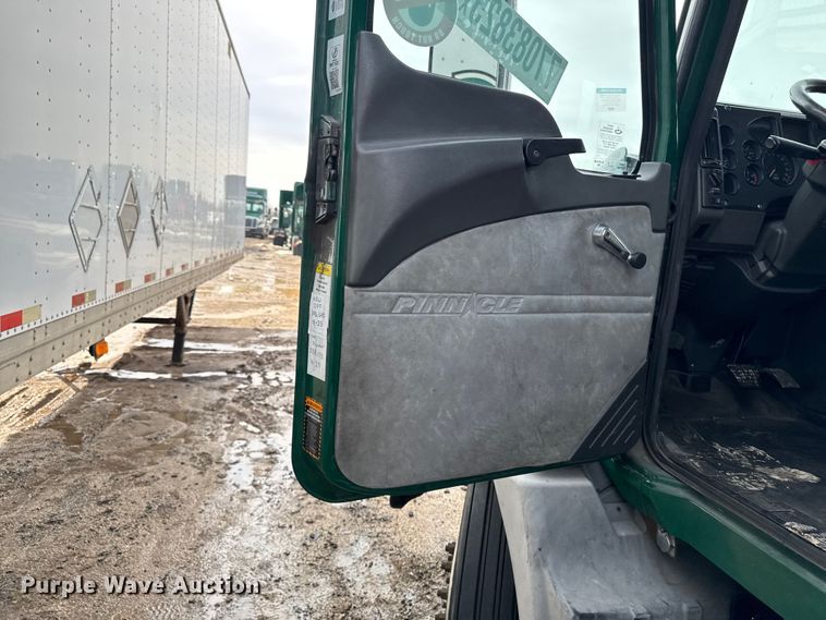 image for item YA2357 2016 Mack CXU613 semi truck