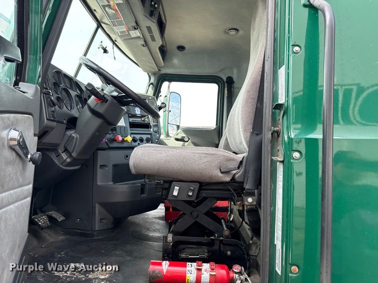 image for item YA2357 2016 Mack CXU613 semi truck