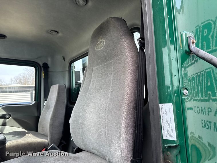 image for item YA2357 2016 Mack CXU613 semi truck