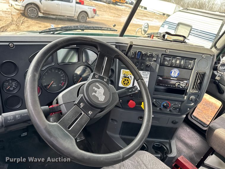 image for item YA2357 2016 Mack CXU613 semi truck