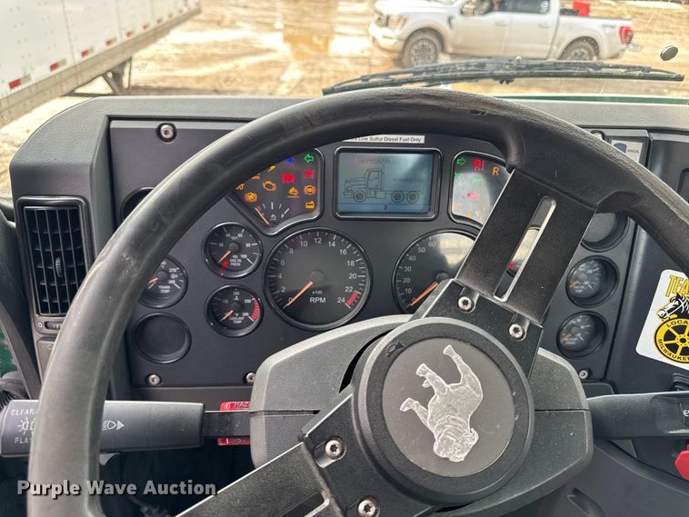 image for item YA2357 2016 Mack CXU613 semi truck