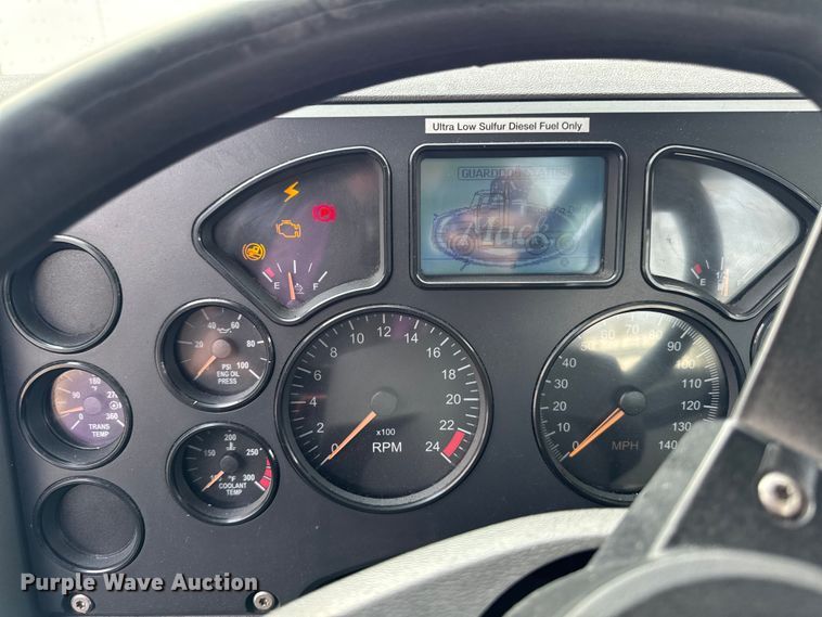 image for item YA2357 2016 Mack CXU613 semi truck