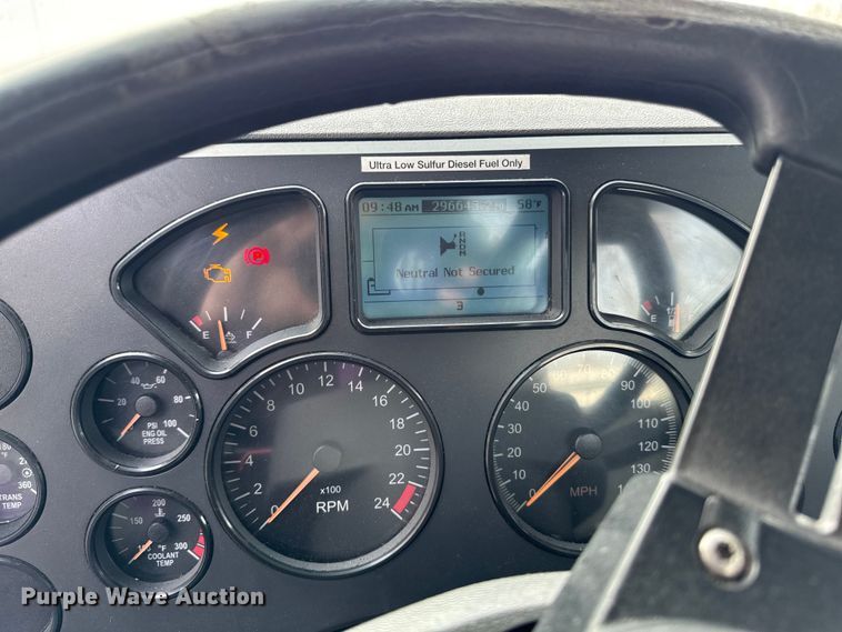 image for item YA2357 2016 Mack CXU613 semi truck