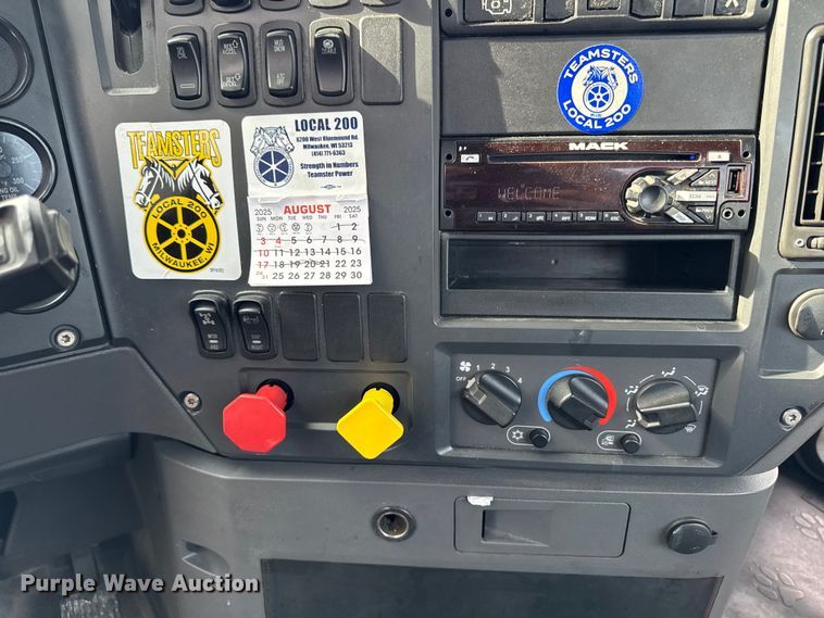 image for item YA2357 2016 Mack CXU613 semi truck