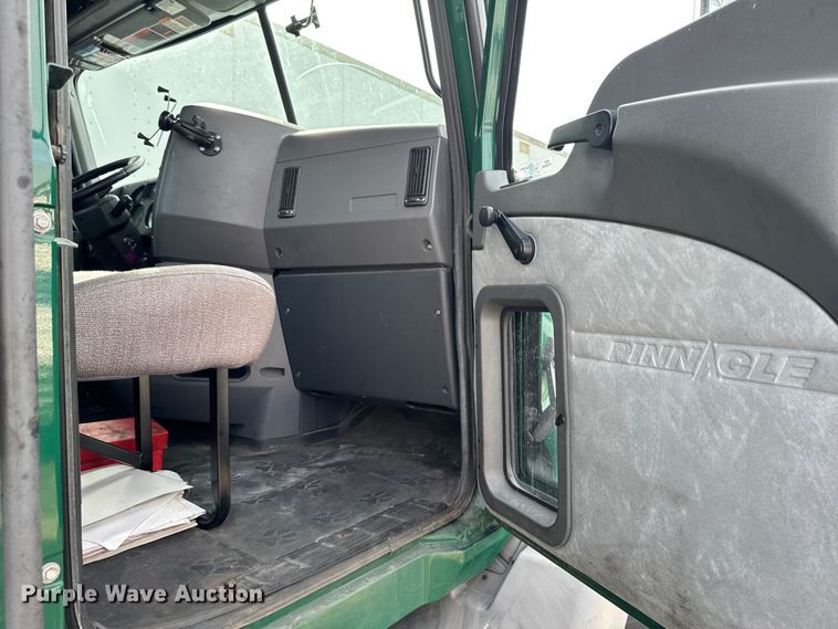 image for item YA2357 2016 Mack CXU613 semi truck