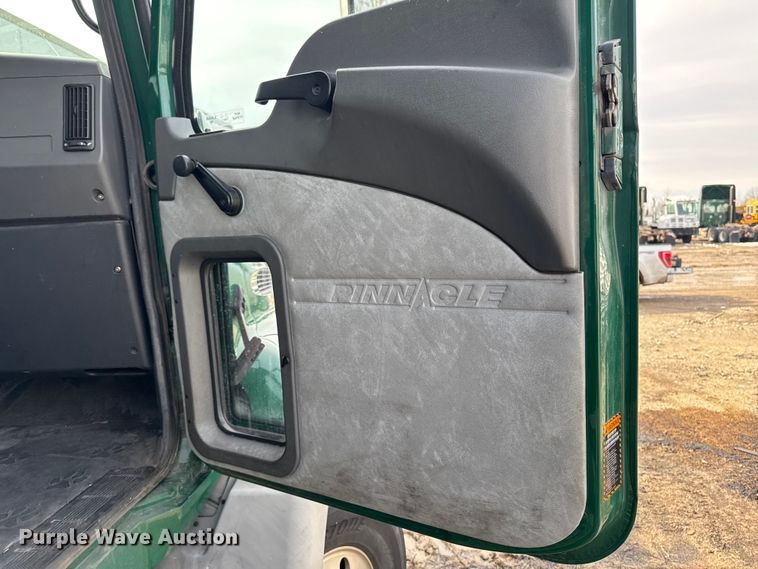 image for item YA2357 2016 Mack CXU613 semi truck