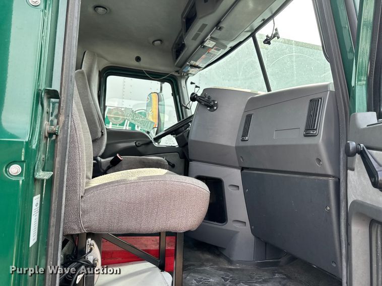 image for item YA2357 2016 Mack CXU613 semi truck