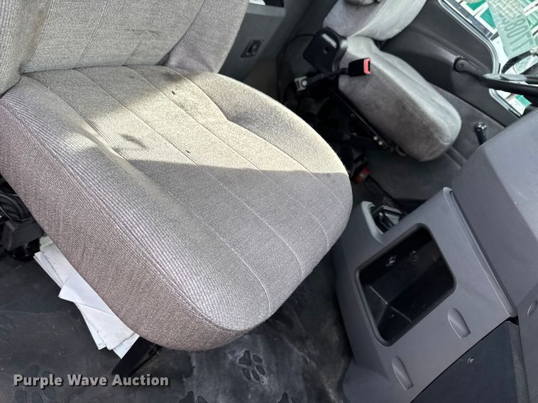 image for item YA2357 2016 Mack CXU613 semi truck