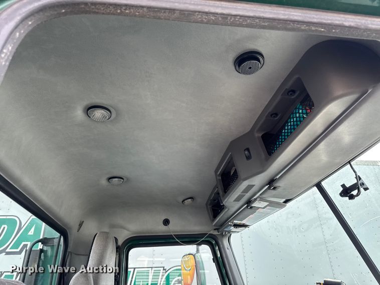 image for item YA2357 2016 Mack CXU613 semi truck