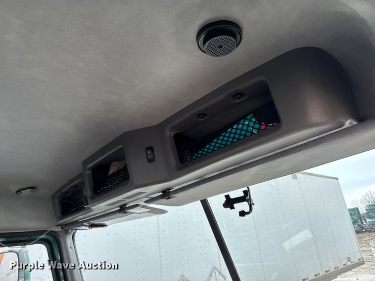 image for item YA2357 2016 Mack CXU613 semi truck