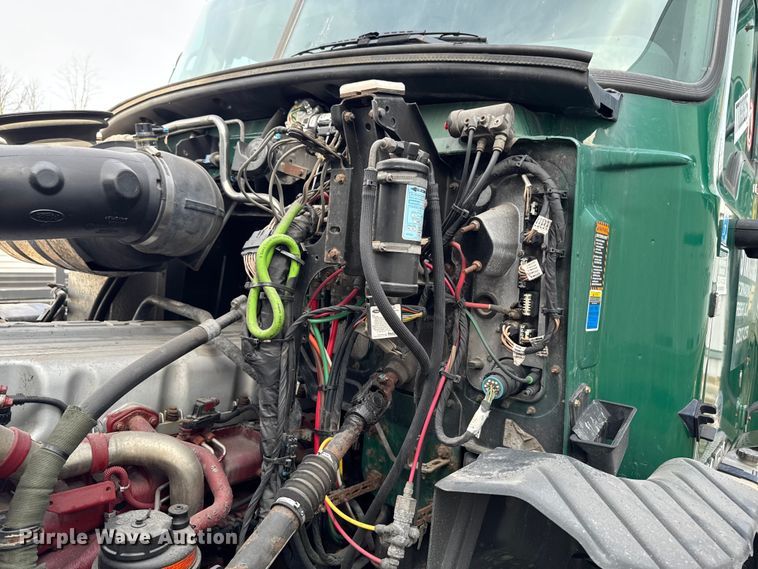 image for item YA2357 2016 Mack CXU613 semi truck