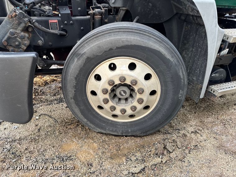 image for item YA2357 2016 Mack CXU613 semi truck