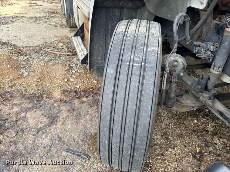 image for item YA2357 2016 Mack CXU613 semi truck