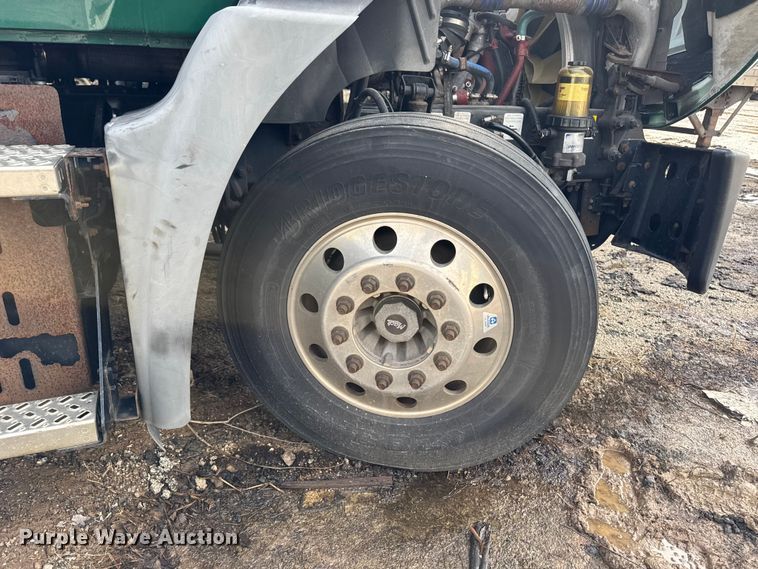 image for item YA2357 2016 Mack CXU613 semi truck