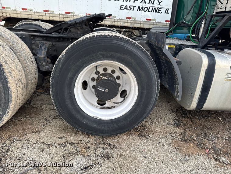 image for item YA2357 2016 Mack CXU613 semi truck