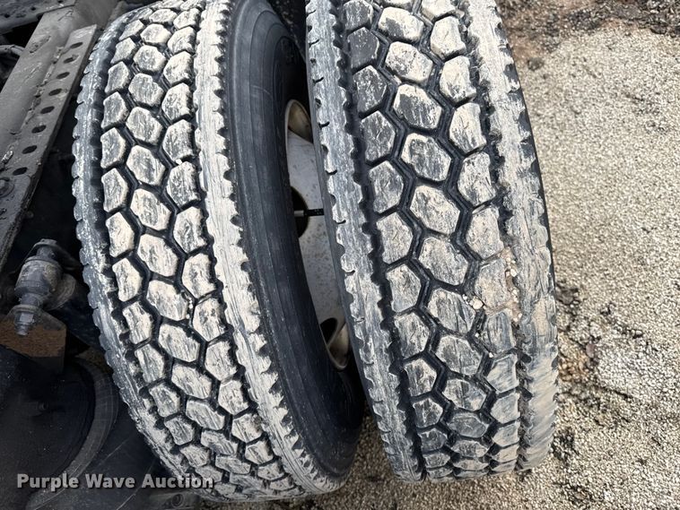 image for item YA2357 2016 Mack CXU613 semi truck